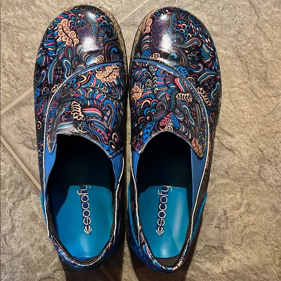 Socofy Women's Multicolored Patterned Slip-On Shoes - Picture 2 of 16